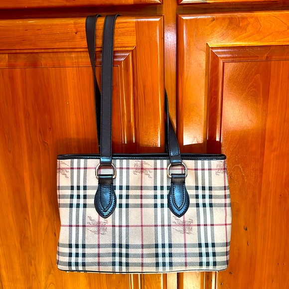 EUC Authentic Burberry Haymarket Check Coated Canvas onslow tote Zipper bag ๐ - Picture 3 of 15